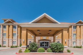 Days Inn & Suites by Wyndham Cleburne TX  Клберн